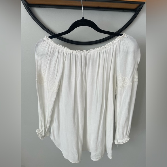 White blouse - Picture 3 of 3